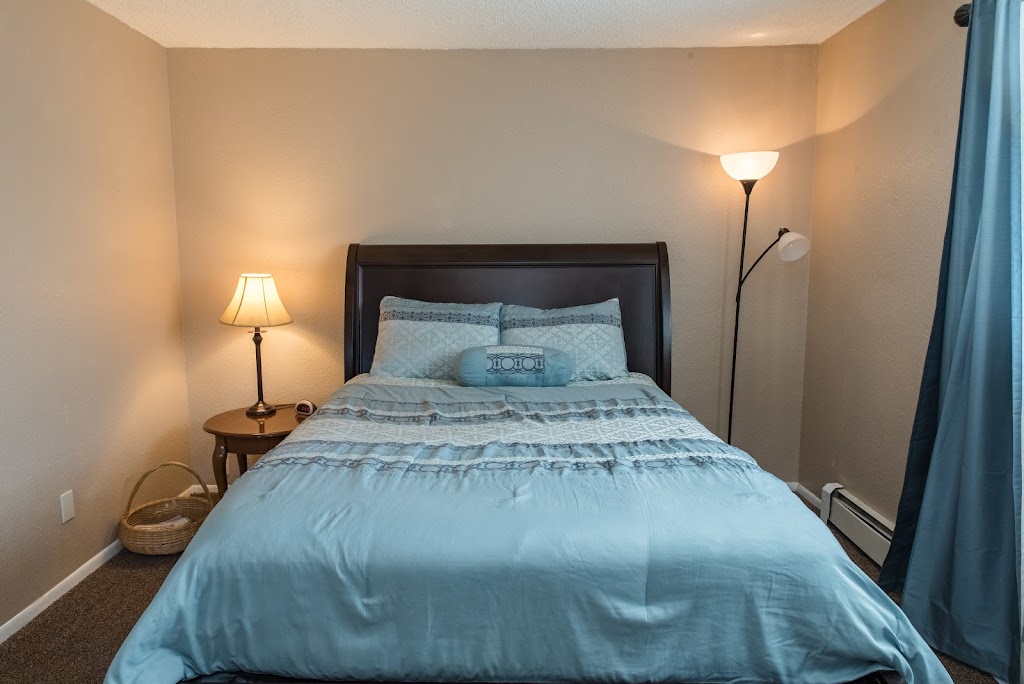 Mountain Song Vacation Apartments | 4310 Loomis Ave, Colorado Springs, CO 80906, USA | Phone: (719) 286-0215