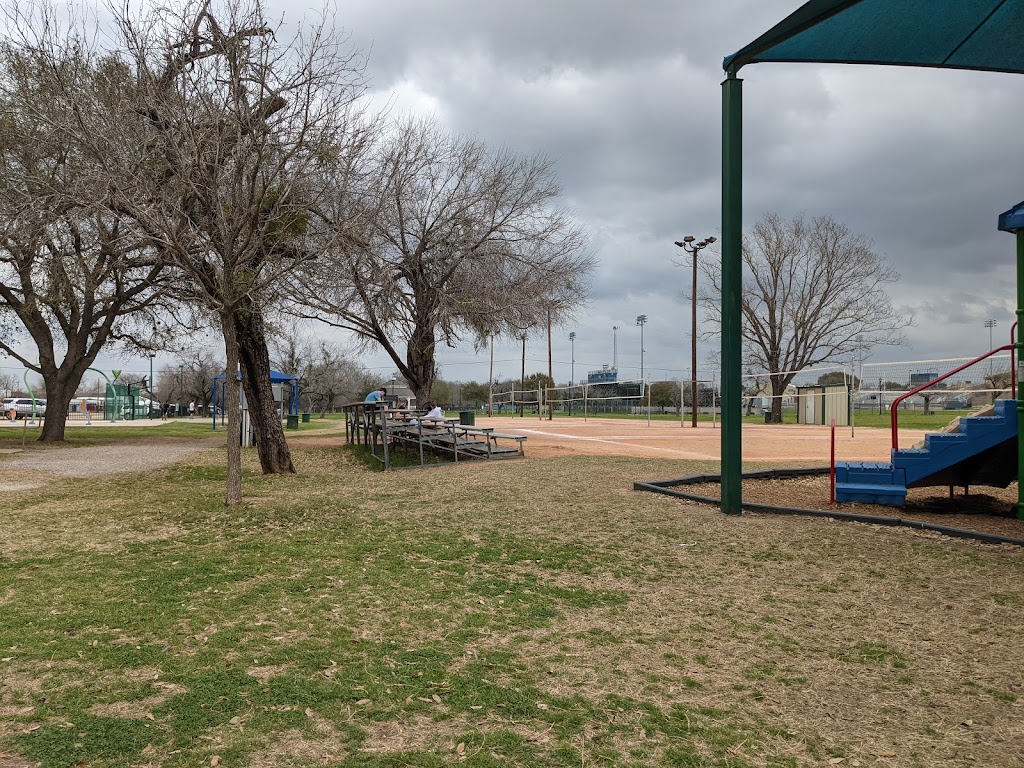 La Vernia City Park | 221 San Antonio Rd, La Vernia, TX 78121, USA | Phone: (830) 779-4541