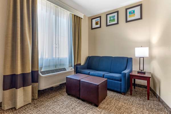 Comfort Inn & Suites Near Lake Lewisville | 8111 S Interstate 35, Corinth, TX 76210, USA | Phone: (940) 497-6300