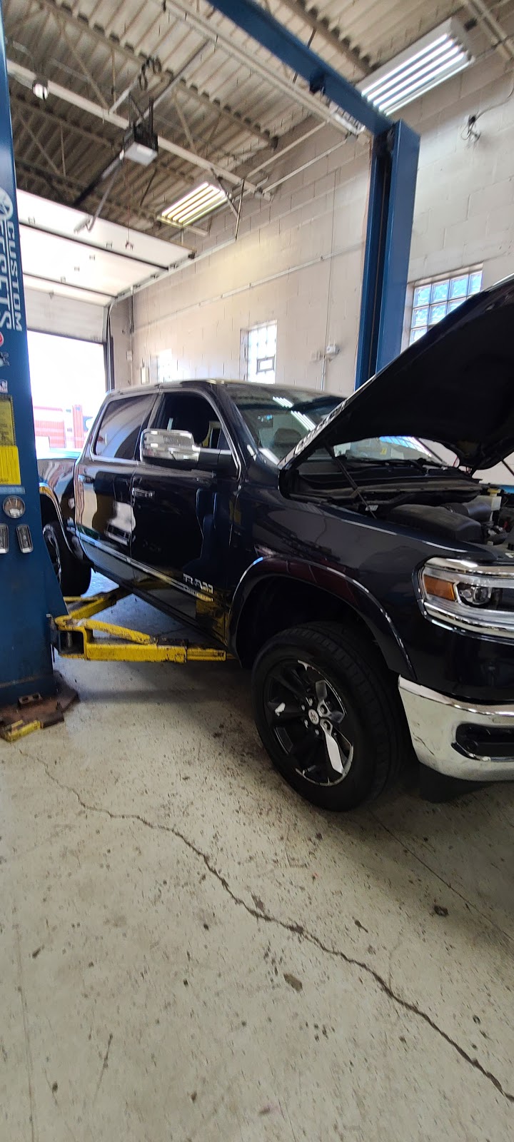 Quality Auto Works | 105 Gaylord St, Elk Grove Village, IL 60007, USA | Phone: (847) 357-1350