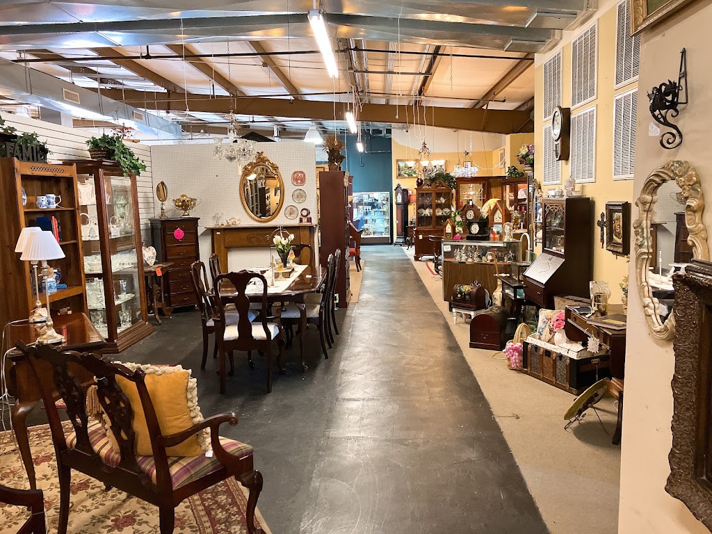 Hoover Antique Gallery | 3411 Old Columbiana Rd, Vestavia Hills, AL 35226, USA | Phone: (205) 822-9500