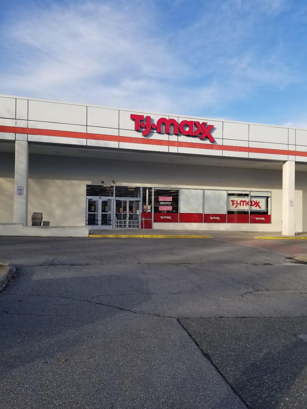 T.J. Maxx | 10 Triangle Shopping Cntr, Yorktown Heights, NY 10598, USA | Phone: (914) 245-4745