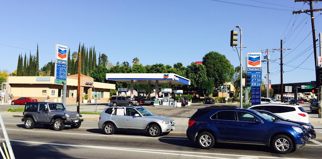 Chevron | 22351 Ventura Blvd, Woodland Hills, CA 91364, USA | Phone: (818) 888-2419