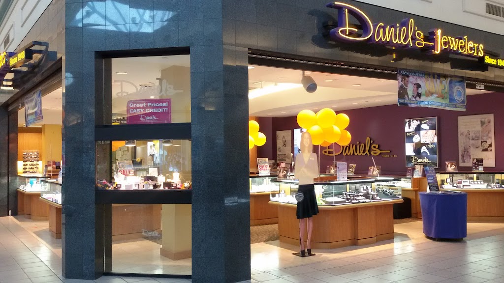 Daniels Jewelers | 1675 W Lacey Blvd, Hanford, CA 93230, USA | Phone: (559) 583-1111