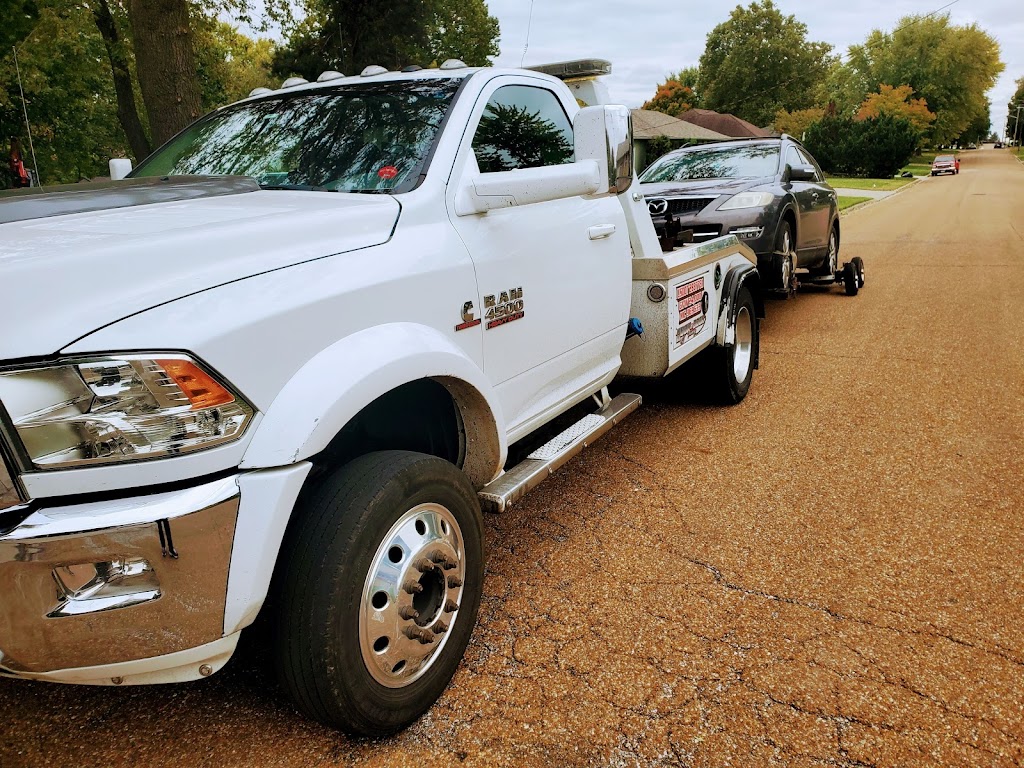 Hook N Book Towing | 8907 E US Hwy 40, Kansas City, MO 64129, USA | Phone: (816) 799-1312