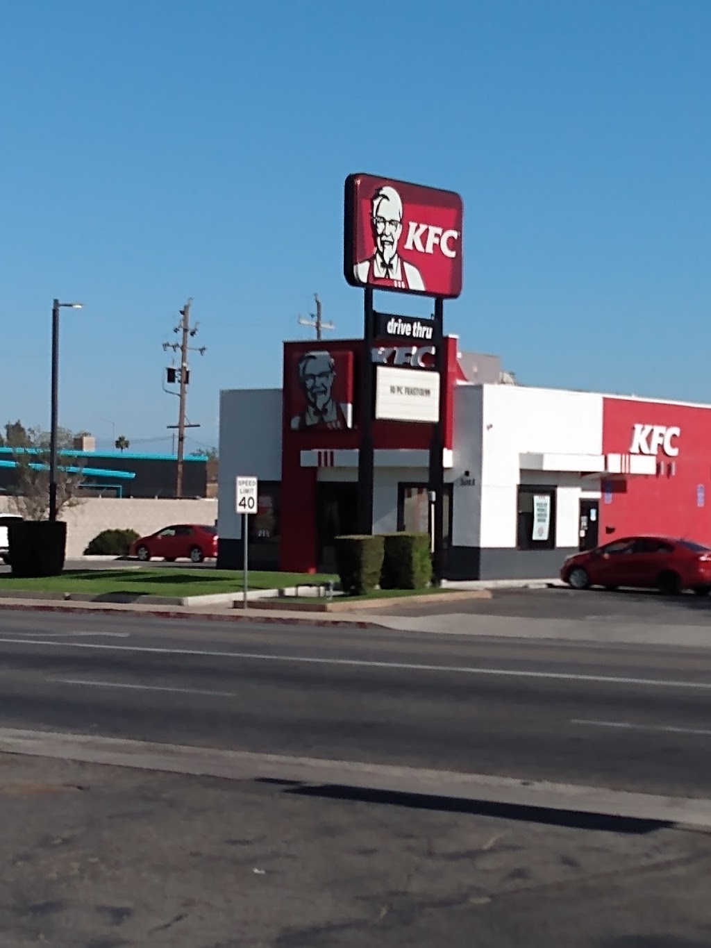 KFC | 3011 Brundage Ln, Bakersfield, CA 93304, USA | Phone: (661) 326-1530