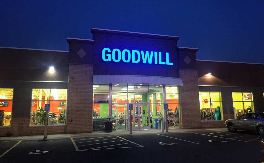 Goodwill - Forest Lake | 197 19th St SW, Forest Lake, MN 55025, USA | Phone: (651) 464-4003