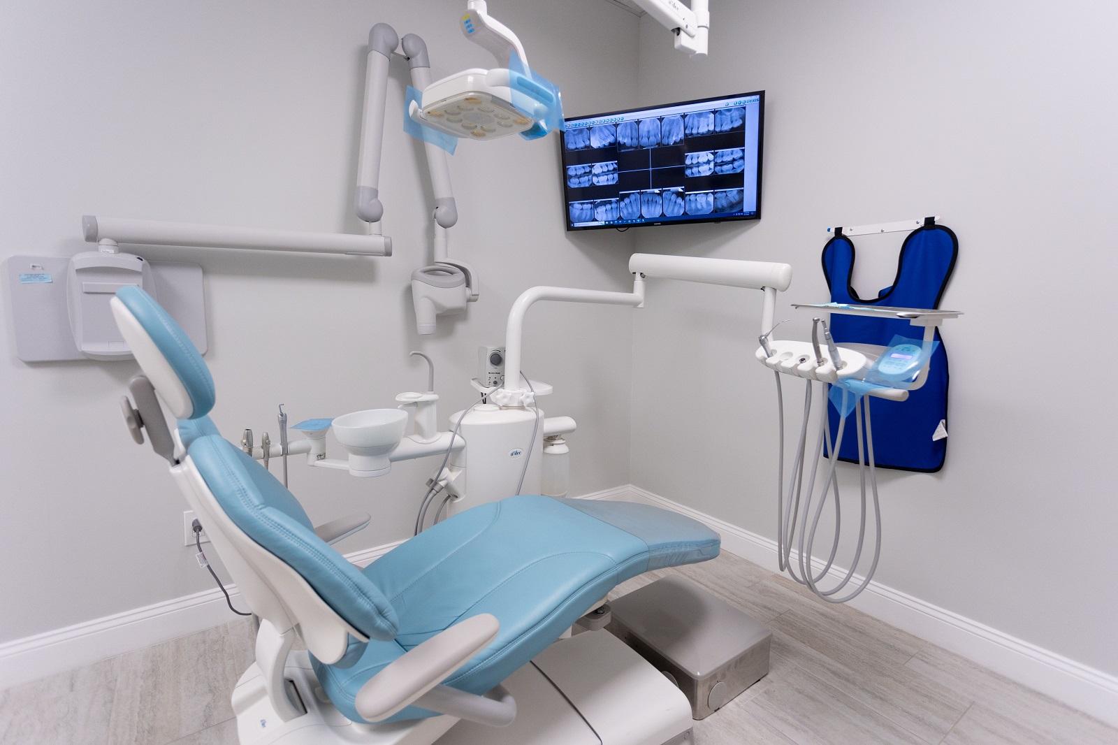 Century Dentistry Center | 827 11th Ave Ground Floor, New York, NY 10019, United States | Phone: (212) 929-2202