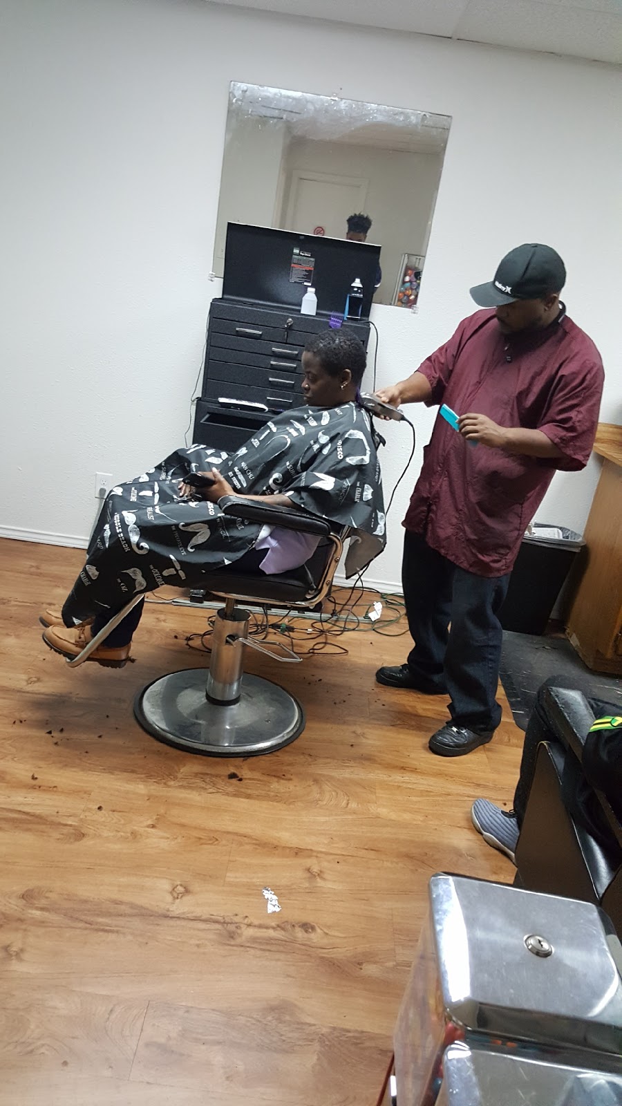 Js Barber & Beauty Salon | 1515 S McDonald St Suite 110, McKinney, TX 75069, USA | Phone: (469) 288-8898