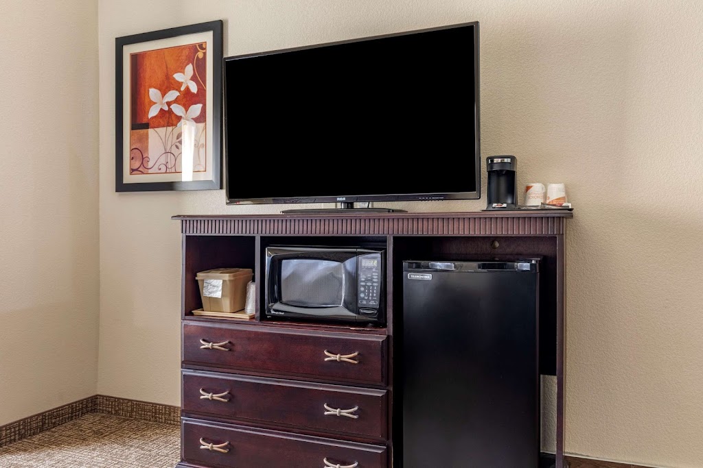 Comfort Suites | 903 Harbor Lakes Dr, Granbury, TX 76048, USA | Phone: (817) 579-5559