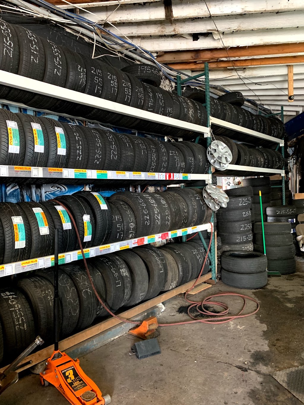 Express Tire Service Union City | 212 Paterson Plank Rd, Union City, NJ 07087, USA | Phone: (201) 726-3304