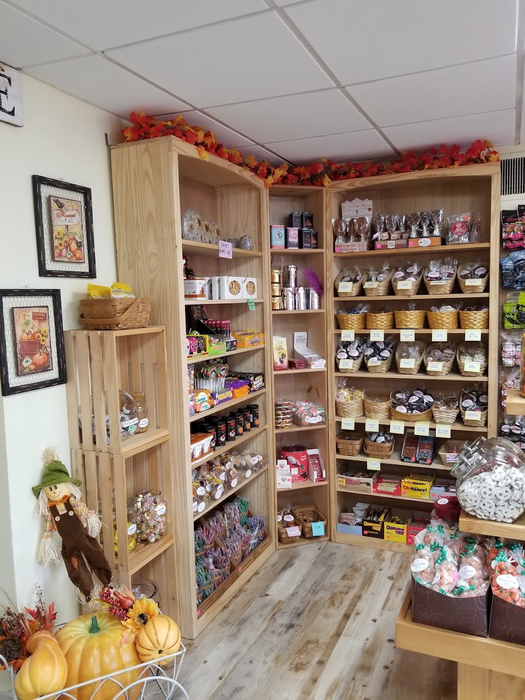 The Candy Cottage and Gifts | 1082 Loudon Rd, Cohoes, NY 12047, USA | Phone: (518) 608-4550