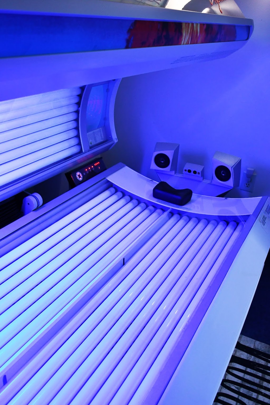 Paradise Tan and Spa | 3710 N Main St Suite 102, High Point, NC 27265, USA | Phone: (336) 886-8895