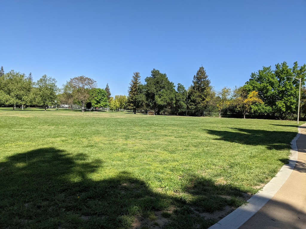 Gibbons Community Park | 4701 Gibbons Dr, Carmichael, CA 95608, USA | Phone: (916) 488-2810