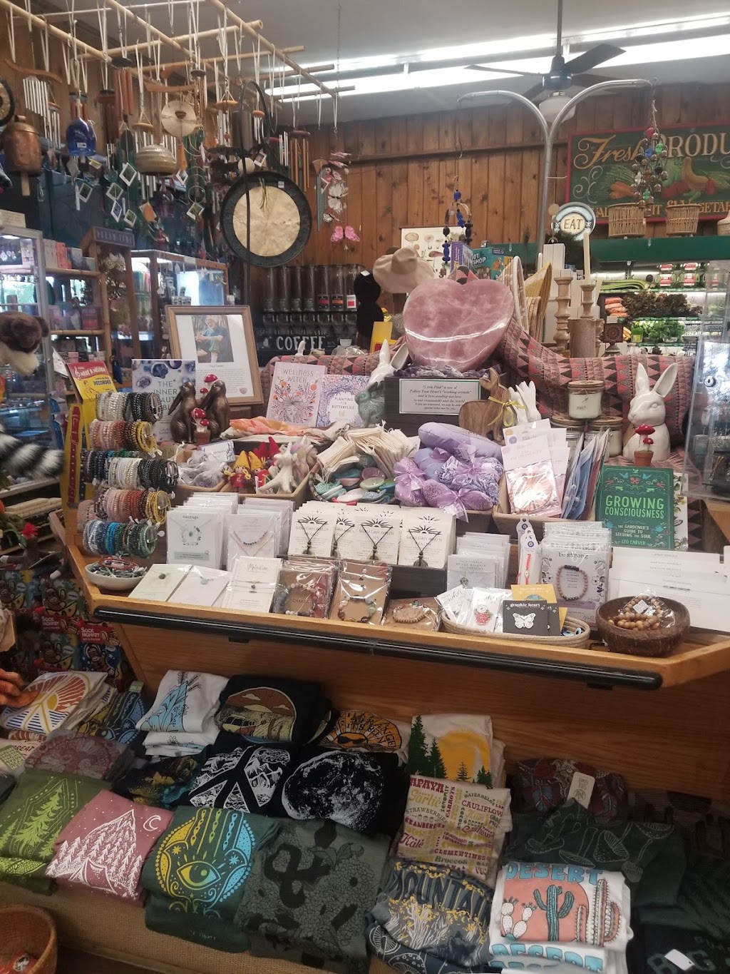 Follow Your Heart Market & Cafe | 21825 Sherman Way, Canoga Park, CA 91303, USA | Phone: (818) 348-3240