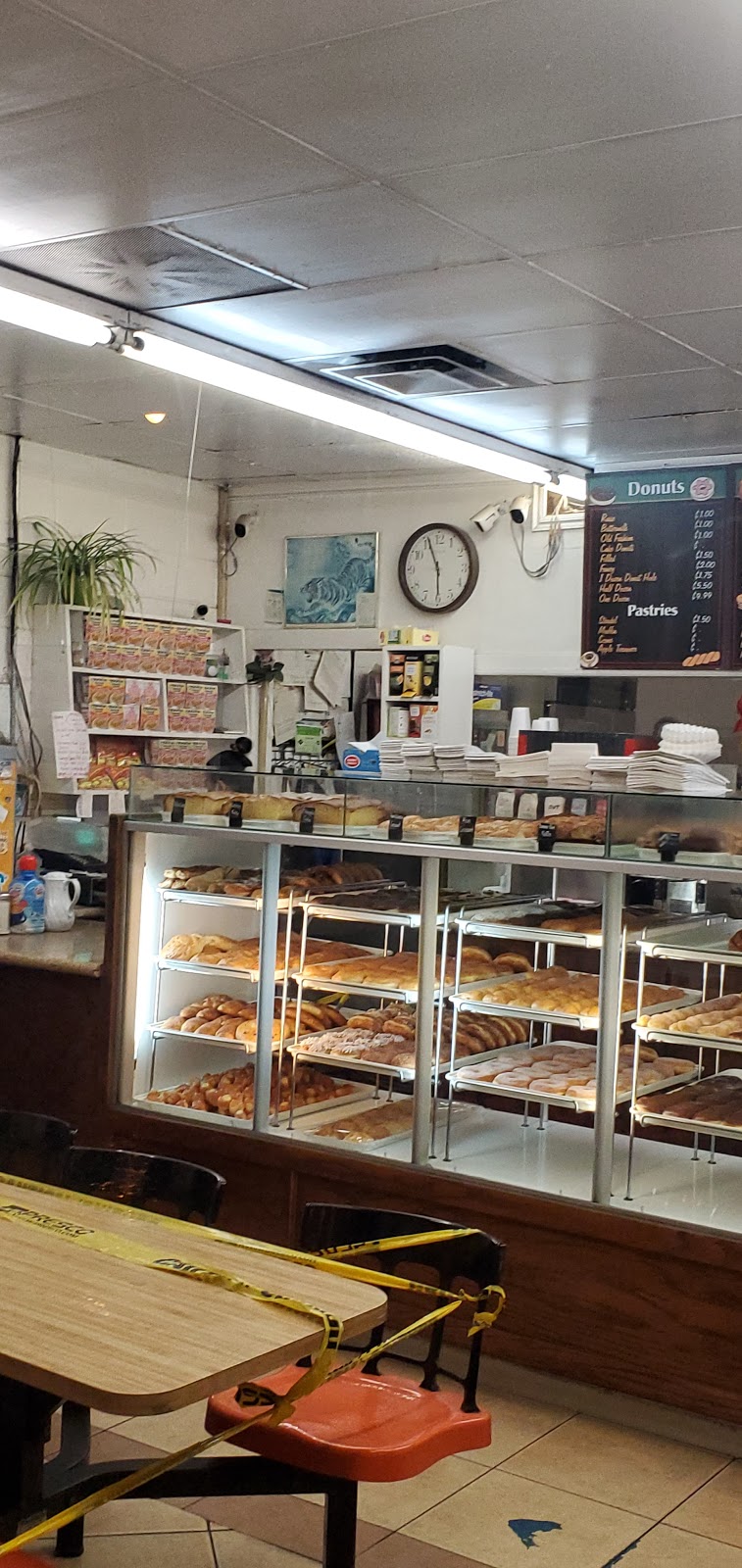 Daily Donuts | 311 S Azusa Ave, Azusa, CA 91702, USA | Phone: (626) 969-2289