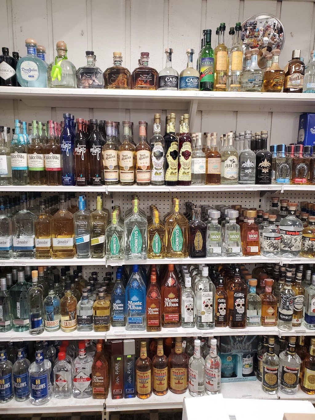 J Rs Liquor | 123 Randall Rd, Lakehills, TX 78063, USA | Phone: (830) 612-2064