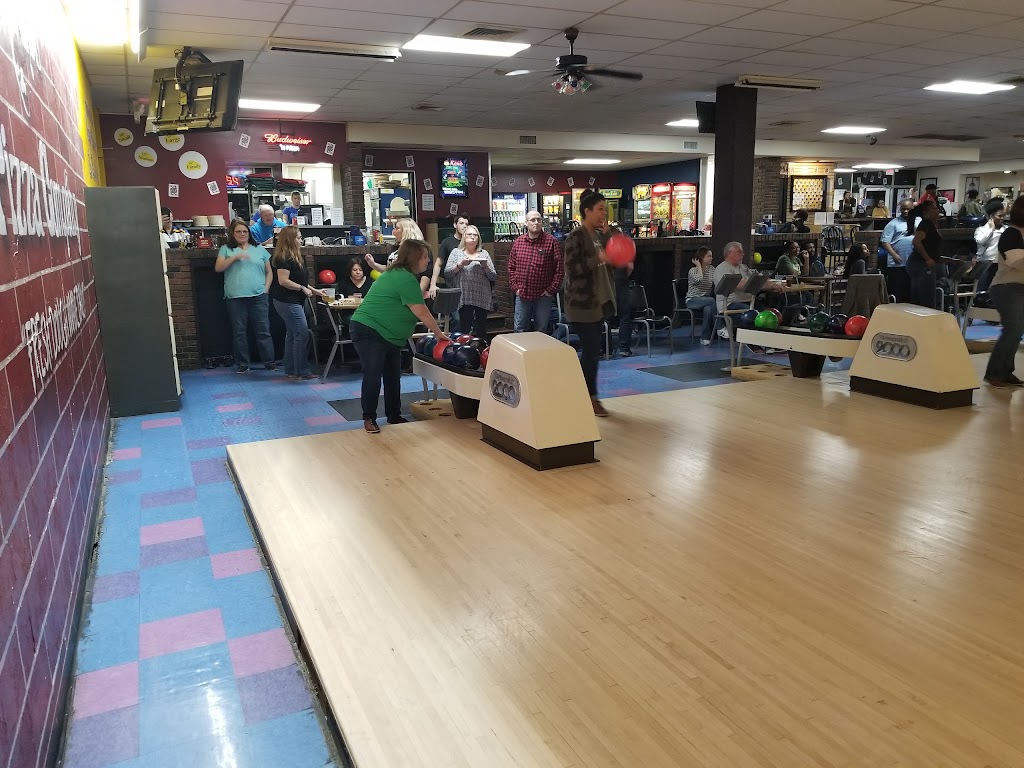 Kingpin Lanes & Brickhouse Pizza Company | 12249 Natural Bridge Rd, Bridgeton, MO 63044, USA | Phone: (314) 291-3215