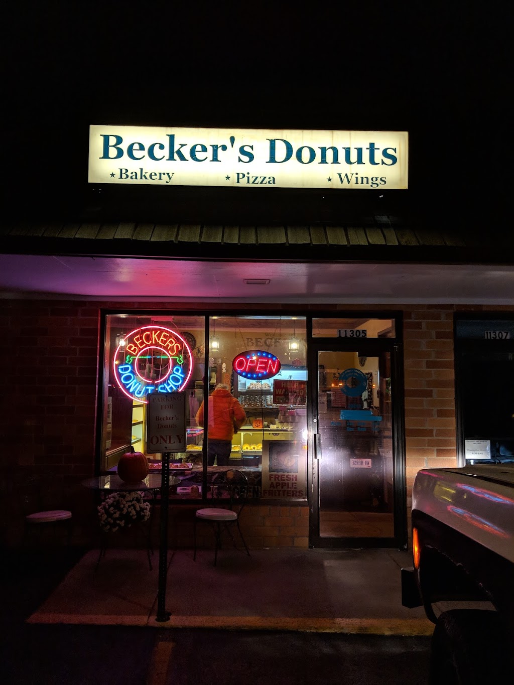 Beckers Donuts | 11305 State Rd, North Royalton, OH 44133, USA | Phone: (440) 237-3700