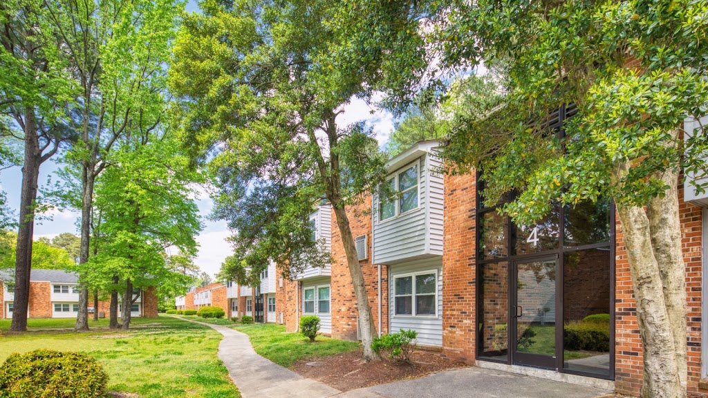 Pinewood Apartment Homes | 18 Tall Pine Dr, Hampton, VA 23666, USA | Phone: (757) 530-5083