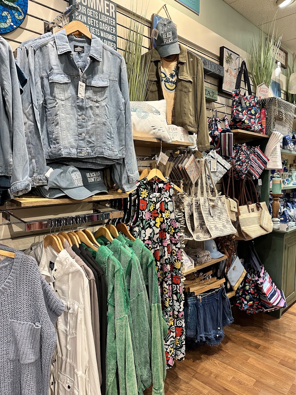 Beach House | 351 St Armands Cir, Sarasota, FL 34236, USA | Phone: (508) 474-2954