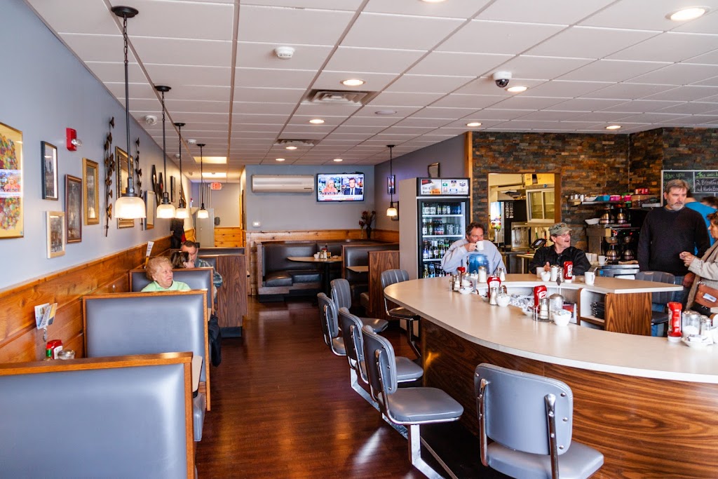 Jims Grille | W63N144 Washington Ave, Cedarburg, WI 53012, USA | Phone: (262) 377-7177