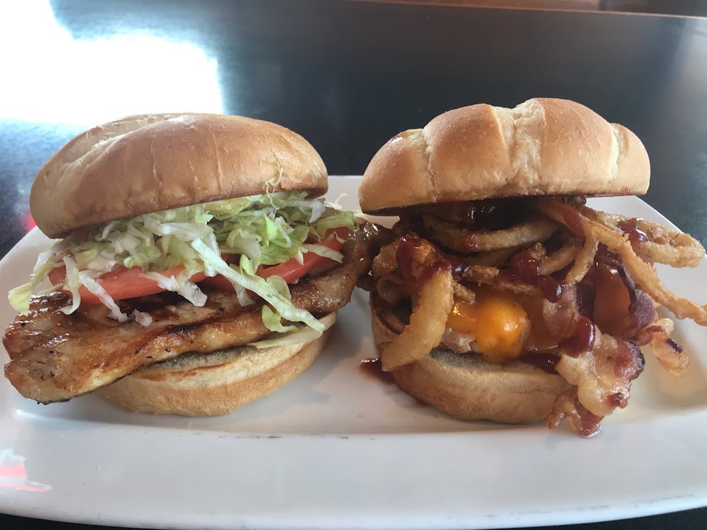 Barkleys Burgers, Brews & Dawgs | 2710 W Court St, Janesville, WI 53548, USA | Phone: (608) 563-4481