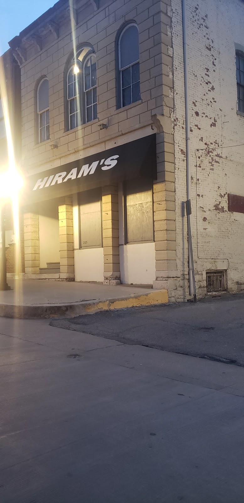 Hirams Bar | 219 W 3rd St, Alton, IL 62002, USA | Phone: (618) 666-3486