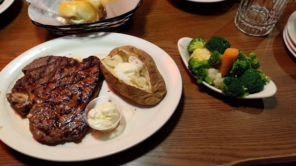 Coltons Steak House & Grill | 3050 S Dixie Blvd, Radcliff, KY 40160 | Phone: (270) 319-4939