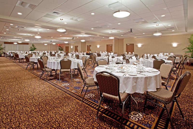 Fort Wayne Event Center | 4111 Paul Shaffer Dr, Fort Wayne, IN 46825, USA | Phone: (260) 579-9135