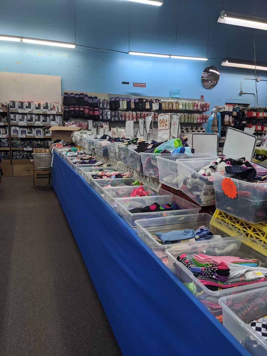 Sock Factory Outlet | 133 Railroad Ave, Garden City Park, NY 11040, USA | Phone: (516) 741-4132