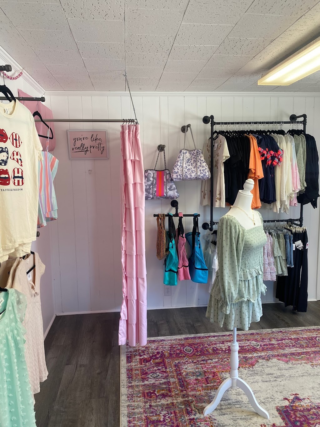 Strawberry Chic Boutique | 508 Crow St, Monroe, NC 28112, USA | Phone: (704) 681-2891