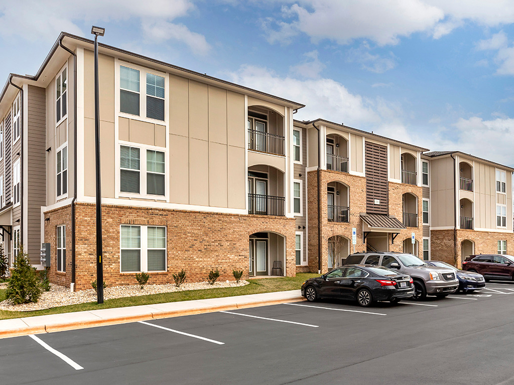 Comet Greensboro Apartments | 5204 Easter Ln, Greensboro, NC 27409, USA | Phone: (336) 542-9747