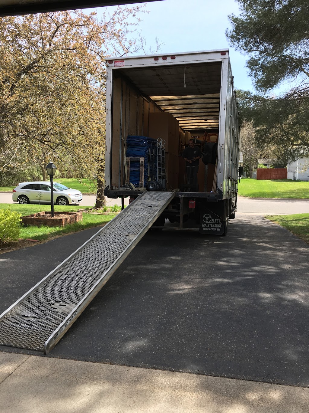 Local Motion Movers | 2500 Walnut St Suite 300, Roseville, MN 55113, USA | Phone: (651) 776-6683