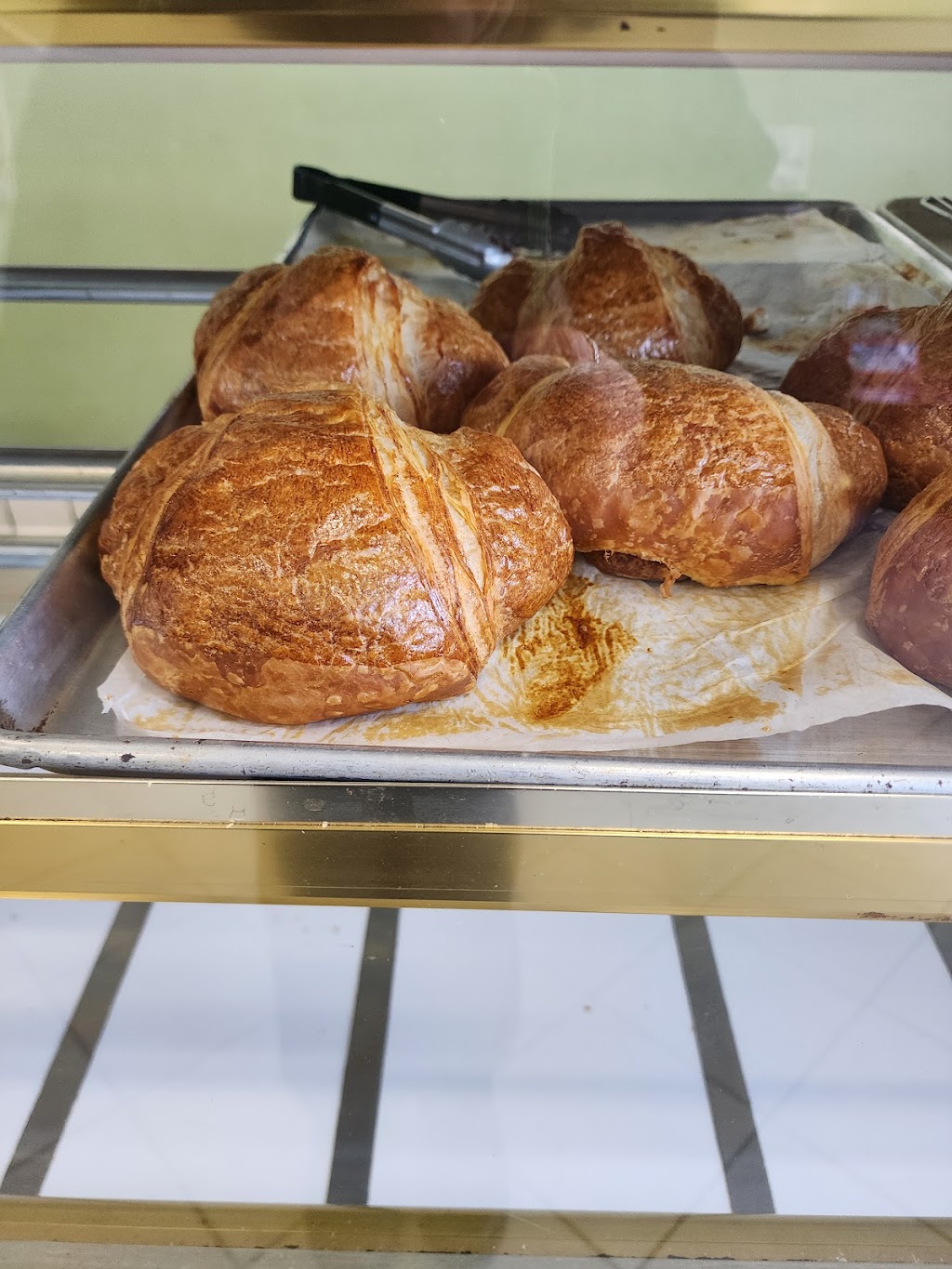 USA Donuts & Croissants | 7455 Lankershim Blvd B, North Hollywood, CA 91605, USA | Phone: (818) 765-3435