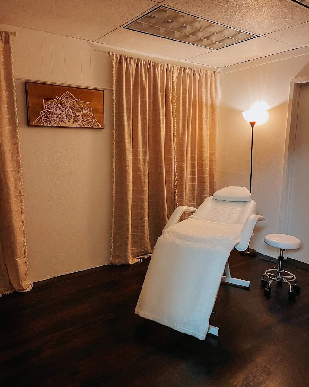 Mind and Body Wellness Spa | 107 SW Main St, Ennis, TX 75119, USA | Phone: (469) 881-1130