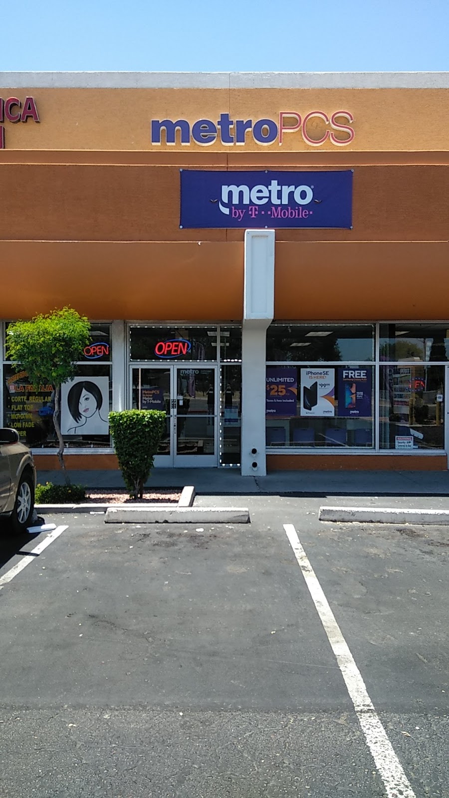 Metro by T-Mobile | 460 N Alma School Rd Ste 1, Mesa, AZ 85201, USA | Phone: (480) 912-2024
