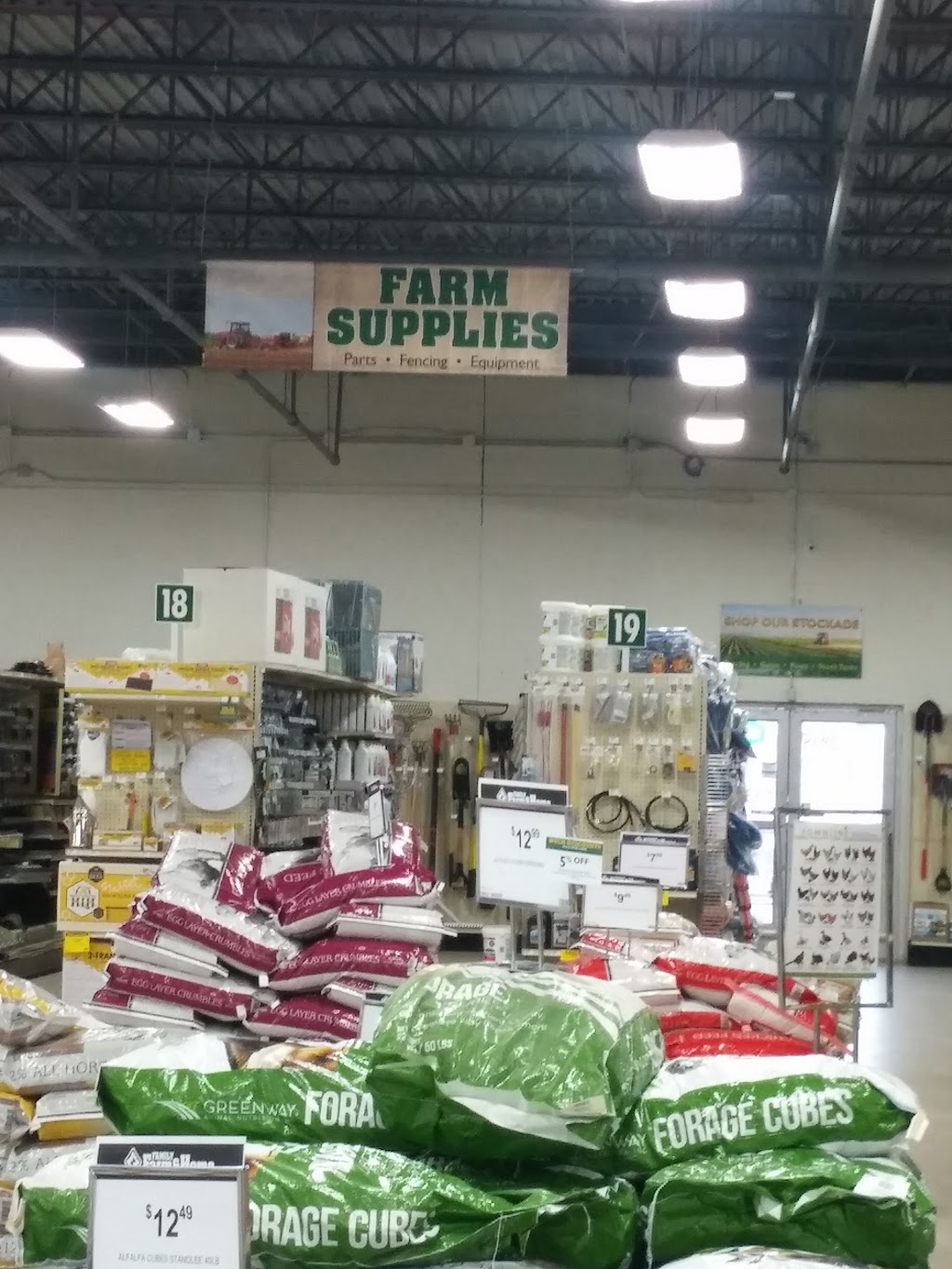 Family Farm & Home | Shopping Center, 27311 Telegraph Rd, Flat Rock, MI 48134, USA | Phone: (734) 795-6094