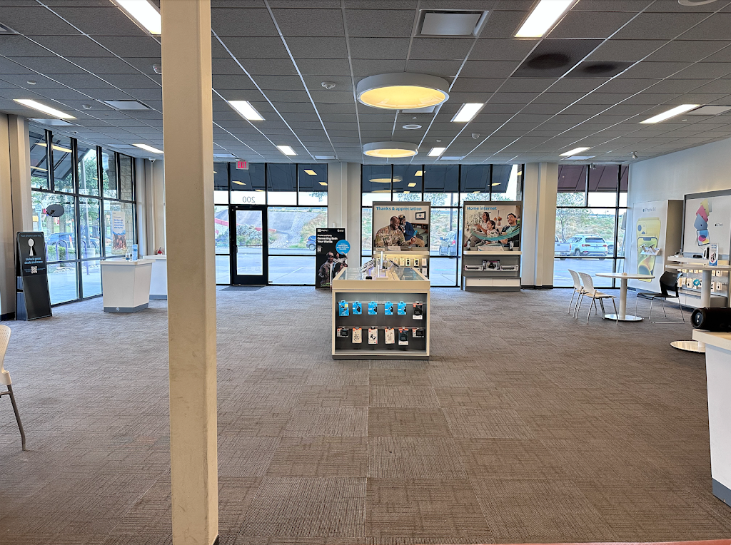 AT&T Store | 780 E US Hwy 80 Suite 200, Forney, TX 75126, USA | Phone: (972) 552-1901