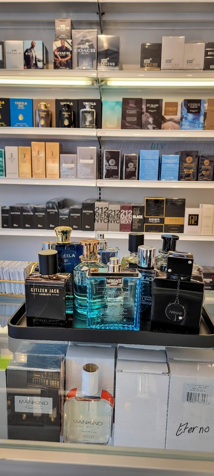 Perfume Aura | 18521 Outlet Blvd #121, Chesterfield, MO 63005, USA | Phone: (636) 778-0477