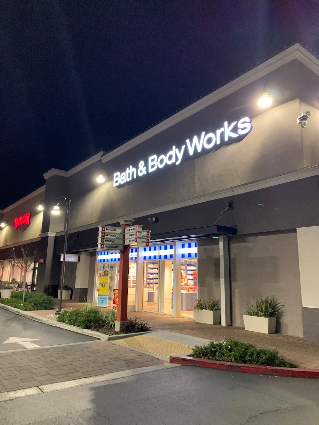 Bath & Body Works | 20 Peninsula Center, Rolling Hills, CA 90274, USA | Phone: (424) 408-5926