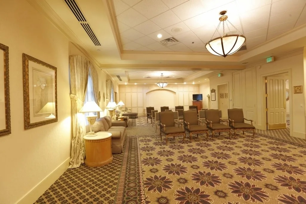 Baue Funeral Home Cave Springs | 3950 W Clay St, St Charles, MO 63301, United States | Phone: (636) 946-7811