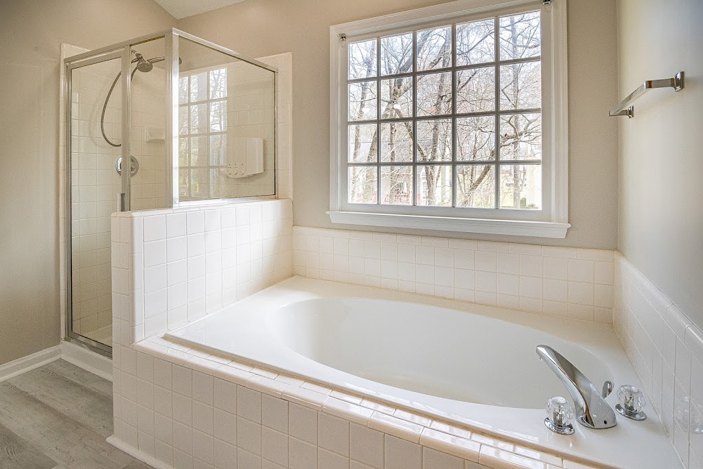 Bathtub Refinishing Akron | 6757 Legacy Ln, Wadsworth, OH 44281, USA | Phone: (330) 302-2772