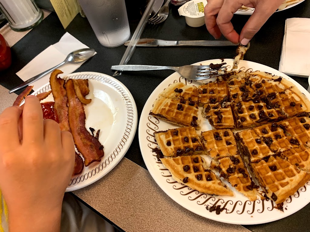 Waffle House | 213 Joe B. Hall Ave, Shepherdsville, KY 40165, USA | Phone: (502) 543-4294