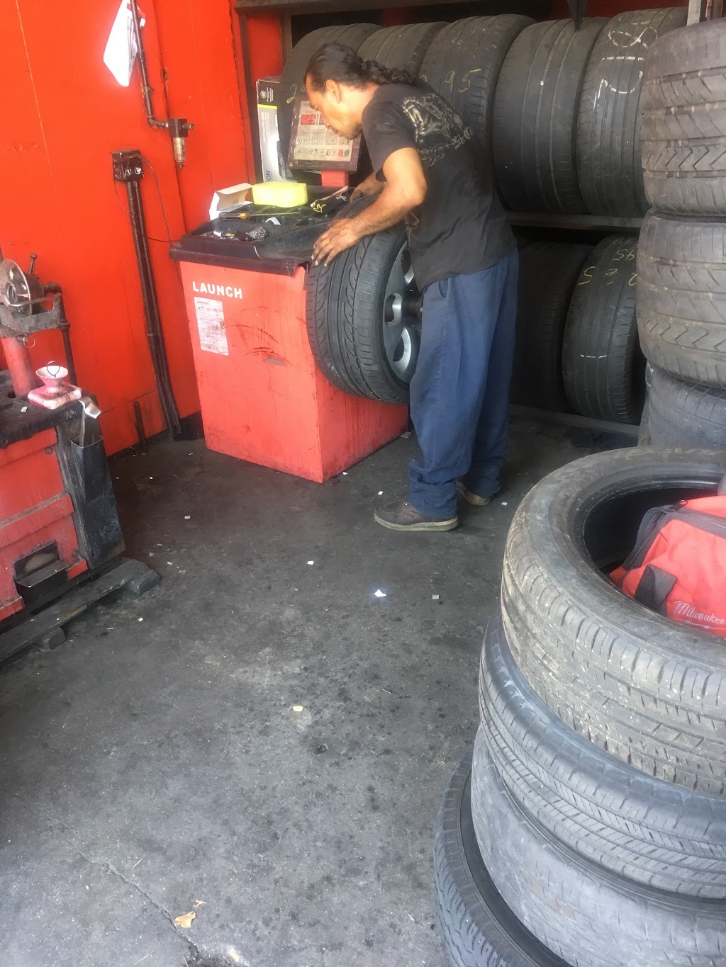 A & J Tires | 6335 Lankershim Blvd, North Hollywood, CA 91606, USA | Phone: (818) 980-4884