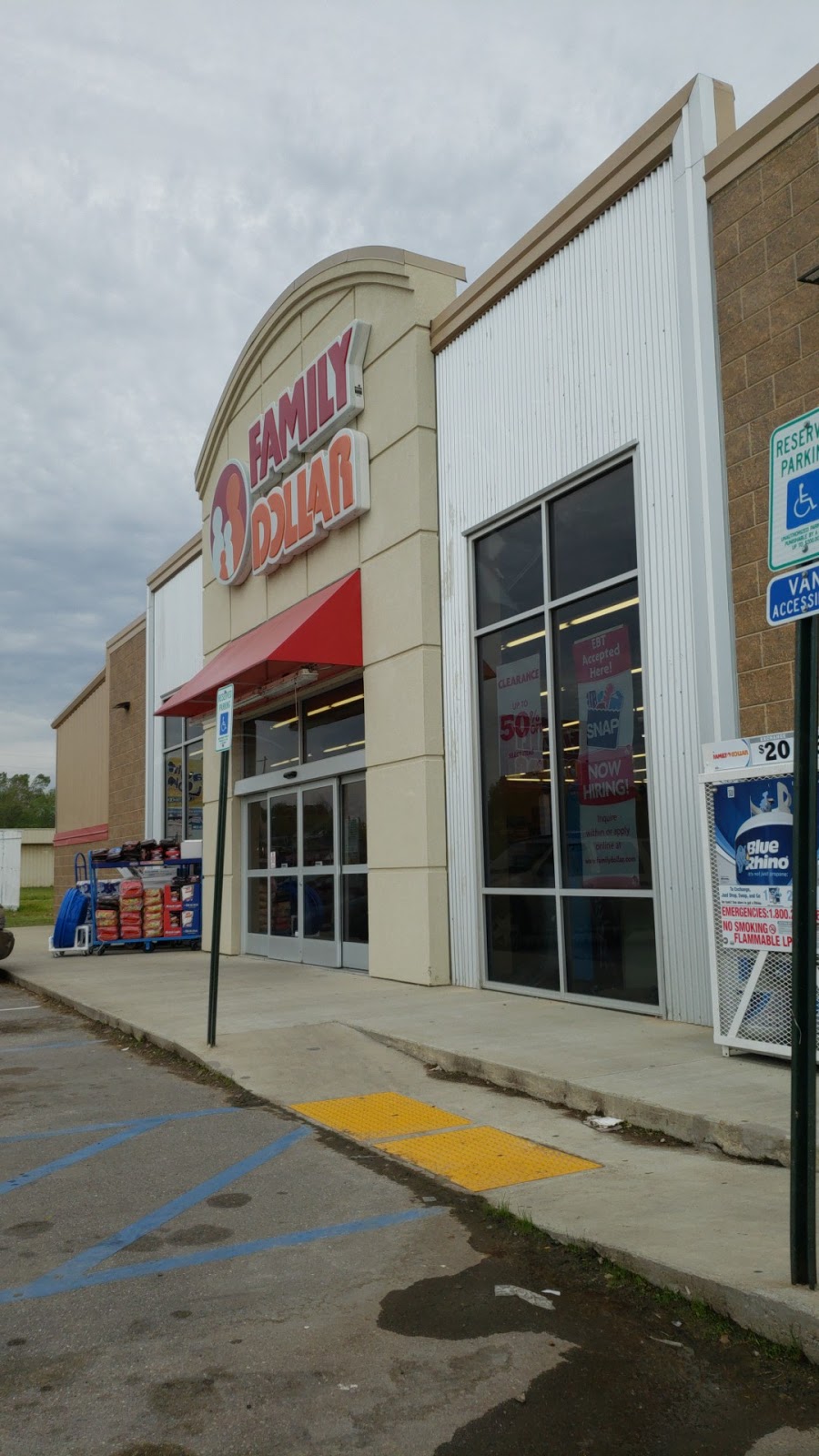 Family Dollar | 17668 US-64, Earle, AR 72331, USA | Phone: (870) 587-5125