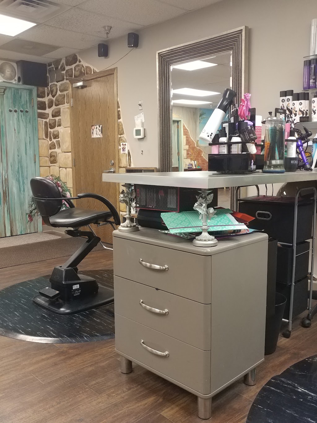 Cut It Out Salon LLC. | 11401 Excelsior Blvd, Hopkins, MN 55343, USA | Phone: (612) 419-1414