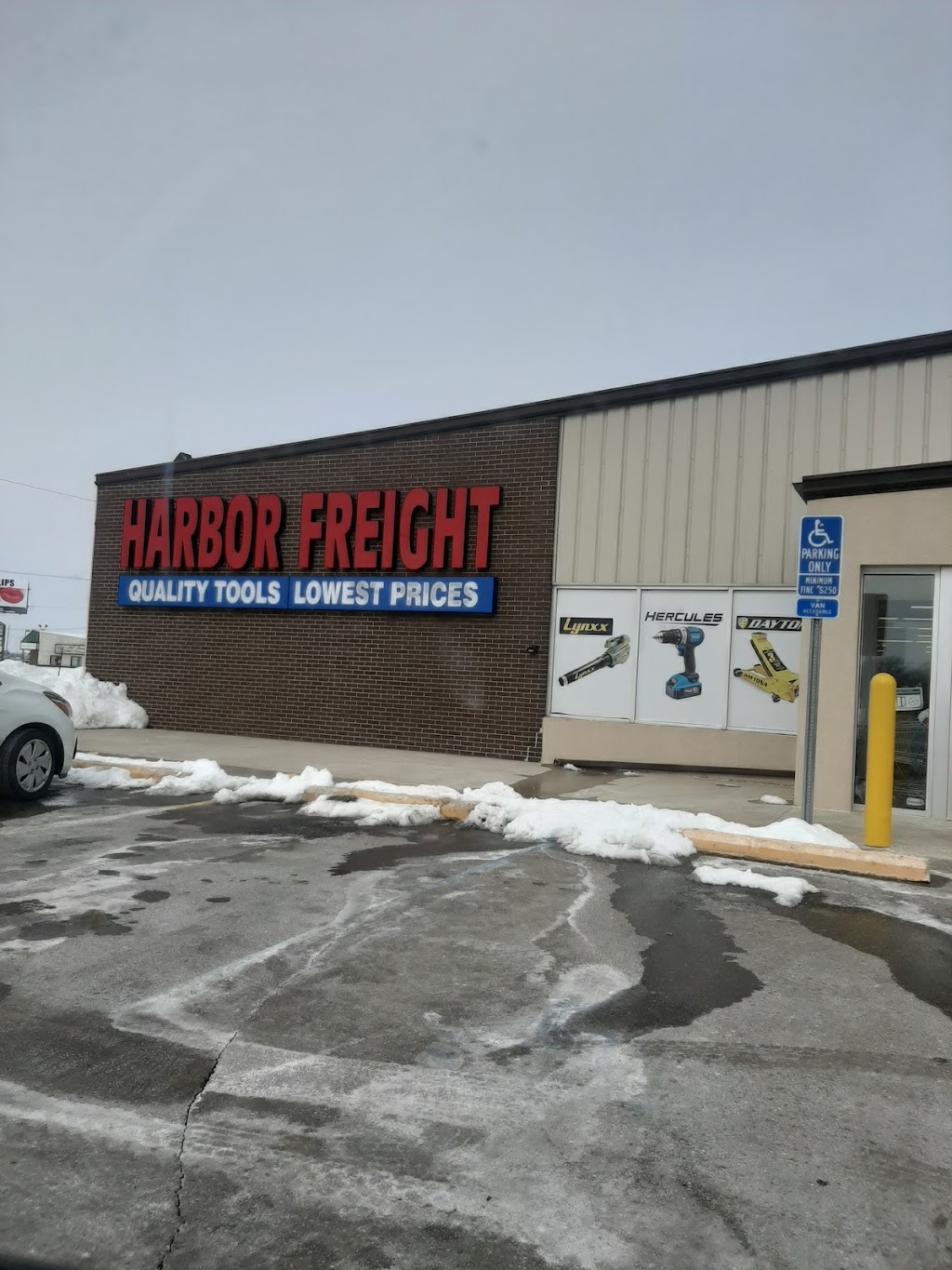 Harbor Freight Tools | 3925 Corridor Dr, Warsaw, IN 46582, USA | Phone: (574) 269-2105