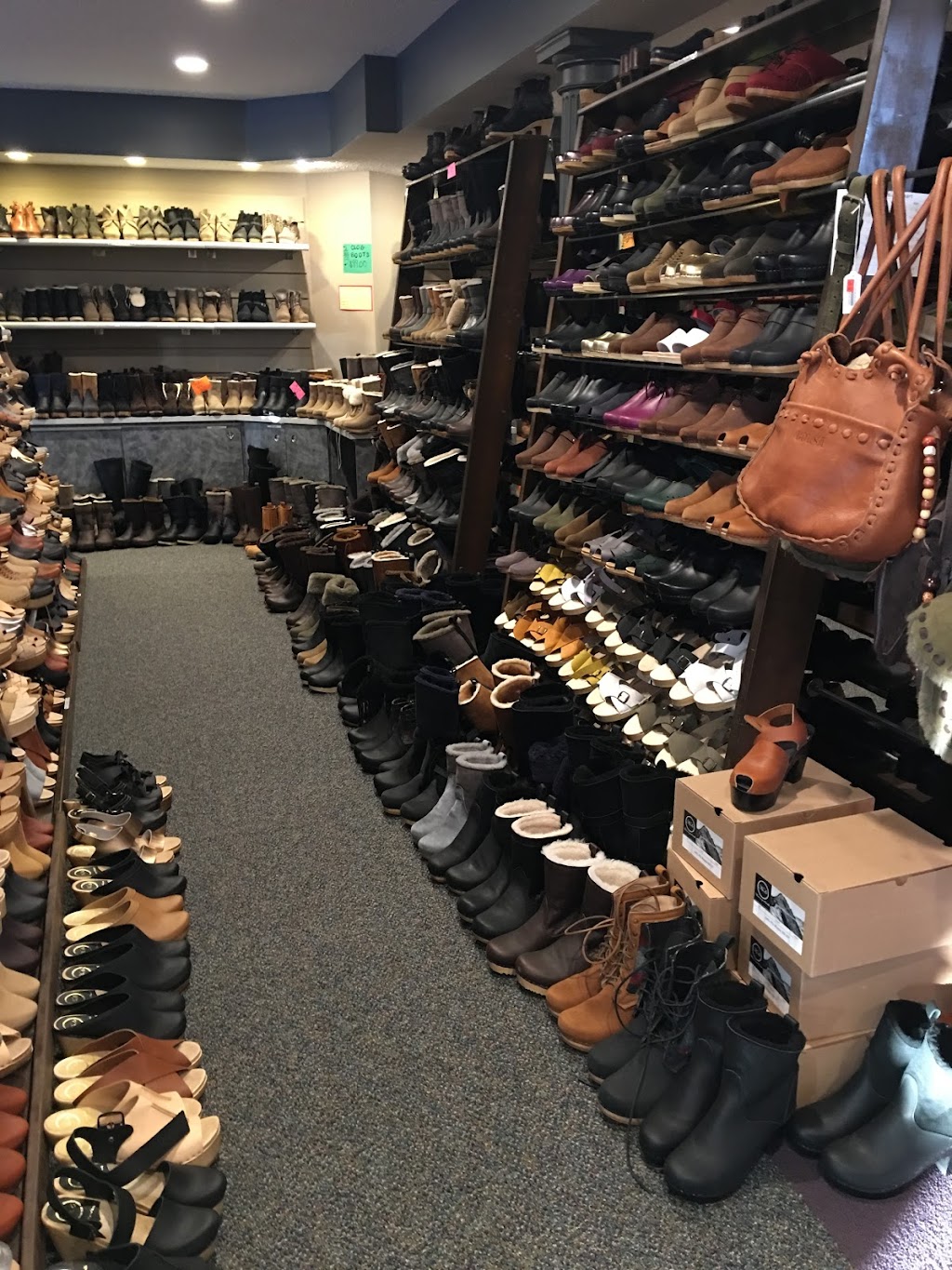 Sven Factory Outlet Store | 10000 Lake Blvd, Chisago City, MN 55013, USA | Phone: (651) 257-4598