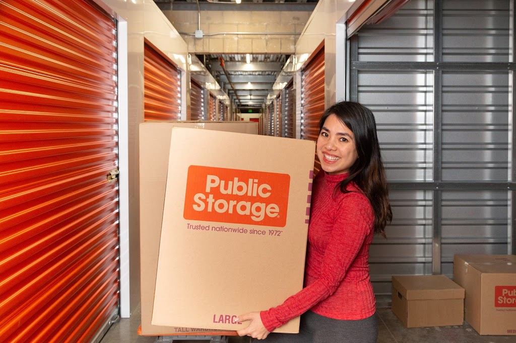 Public Storage | 3000 15th Ave W, Seattle, WA 98119, USA | Phone: (206) 438-9529